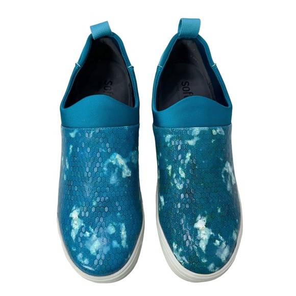 NWOT SoftWalk Maya Snakeskin Print Waterproof Slip-On Sneaker in Blue Waves 8.5 - Picture 4 of 16